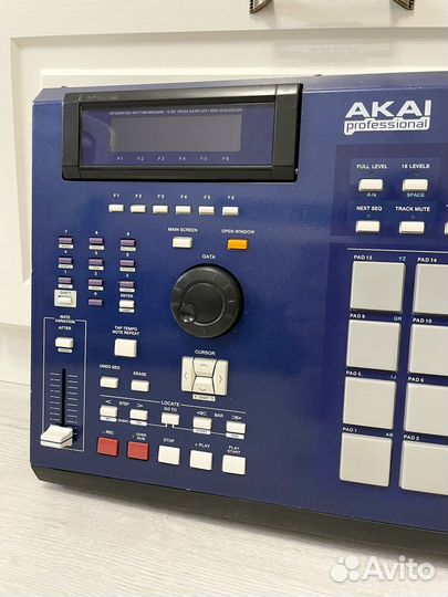 Akai MPC2000XL Blue Edition