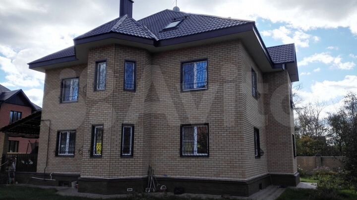 Коттедж 436 м² на участке 10,5 сот.