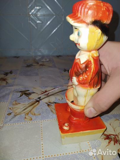 Писающий мальчик игрушка времен СССР