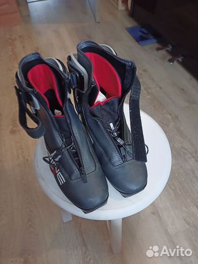 Лыжные ботинки коньковые spine