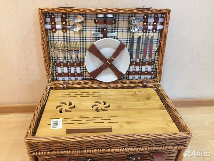 Набор для пикника в чемодане