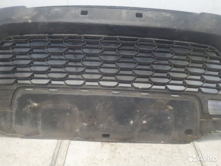 Решетка в бампер передняя Renault Duster 1 2010