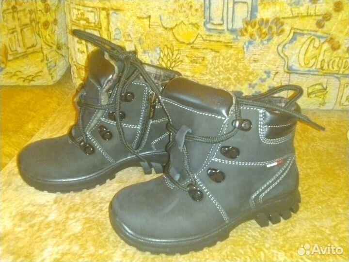 Новые зимние ботинки для мальчика нат.мех р.27