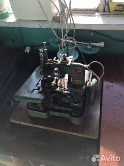 Оверлок швейной машины