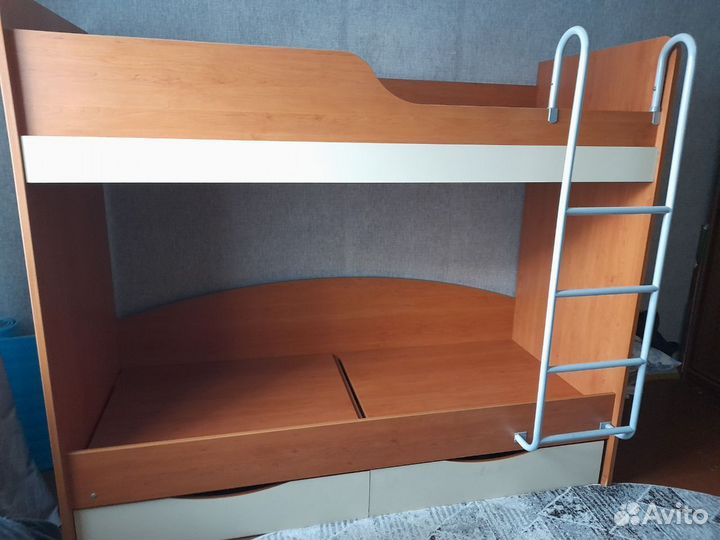 Двухъярусная кровать