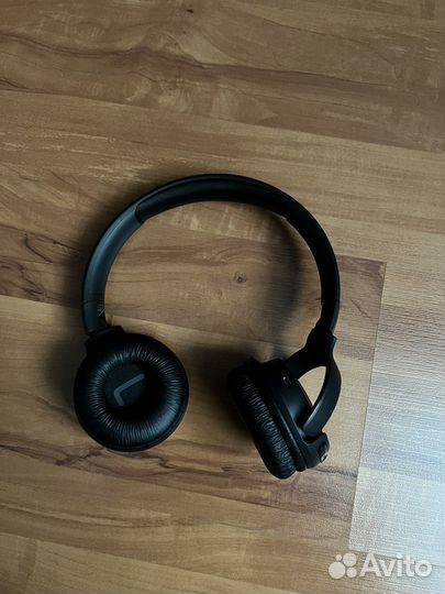 Беспроводные наушники JBL tune560BT