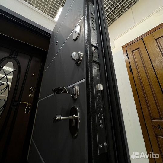 Двери входные новые