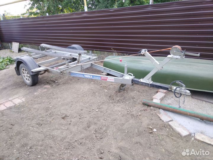 Лодка пластиковая