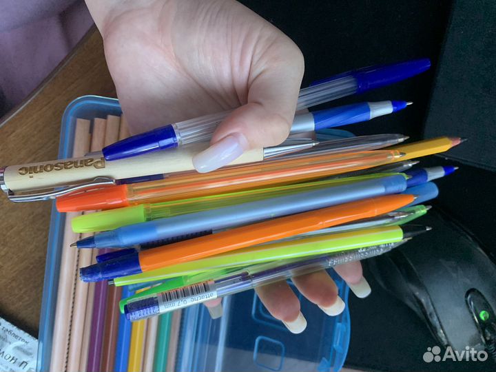 Школьные принадлежности(Пенал,карандаши,ручки)