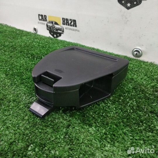 Крепление знака аварийной остановки Audi A4