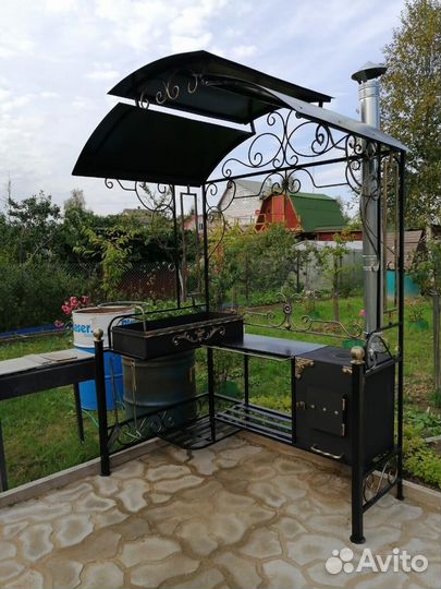 Дачный мангал с крышей
