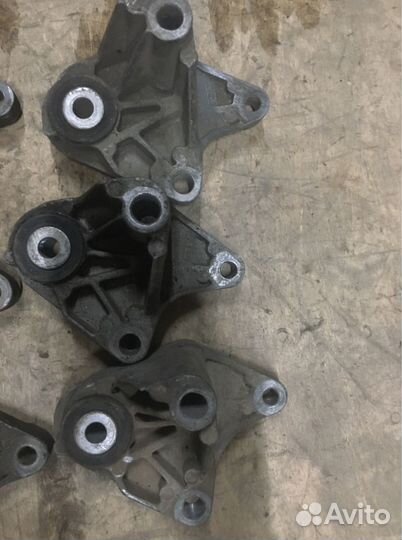 Кронштейн Опора кпп Ford Focus 2