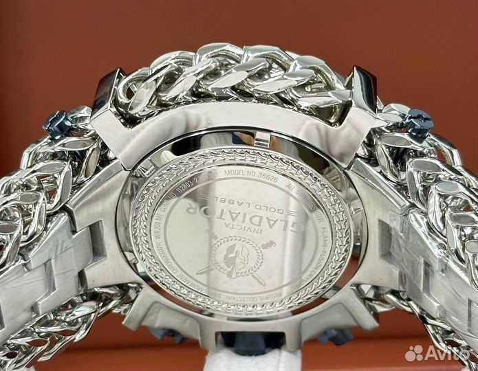 Часы invicta