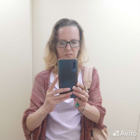 Продавец кассир в продуктовый магазин