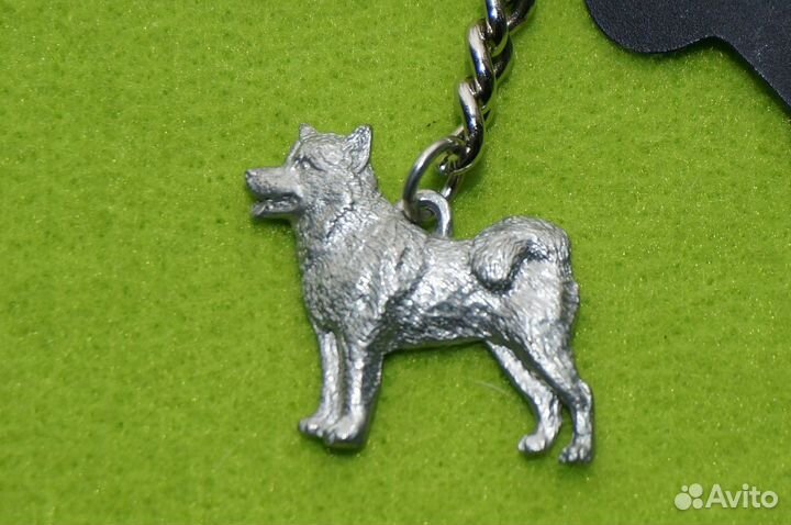 Брелки с фигурками собак разных пород