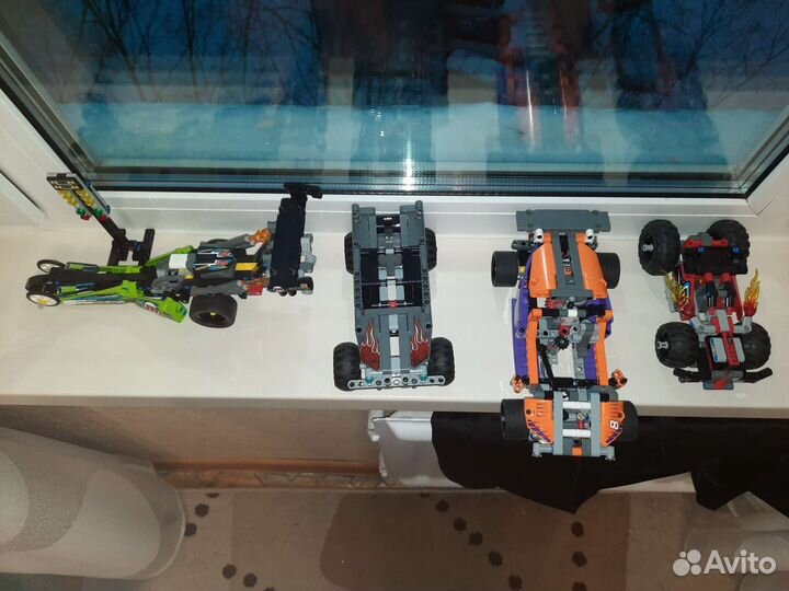 Большая коробка деталей лего россыпью, и собраными