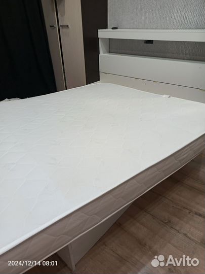 Кровать двуспальная