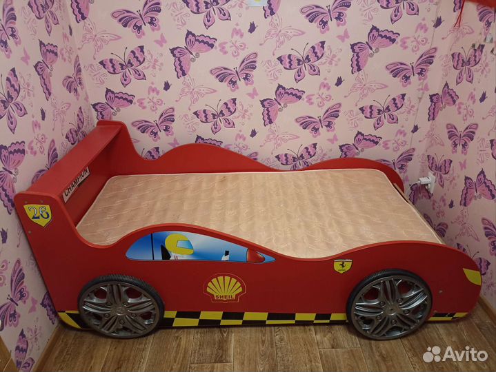 Детская кровать машинка