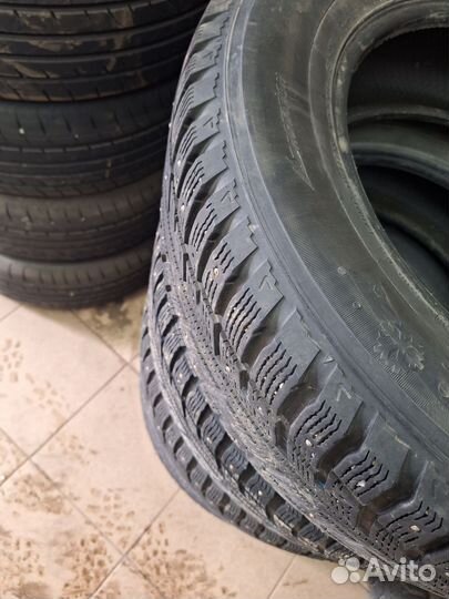 Kumho I'Zen KW22 235/65 R17 204D