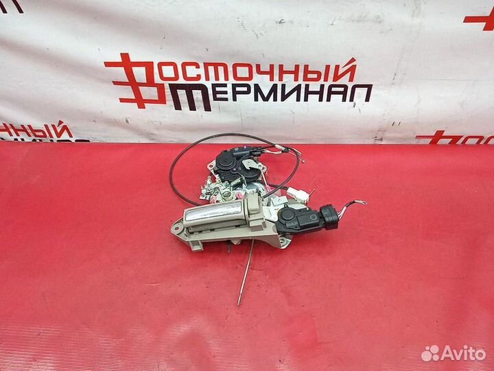 Ручка двери внутренняя toyota isis 1azfse