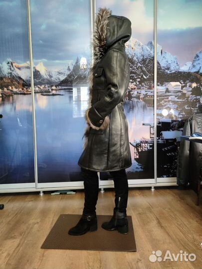 Дубленка натуральная женская с капюшоном