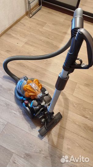 Пылесос dyson DC 19
