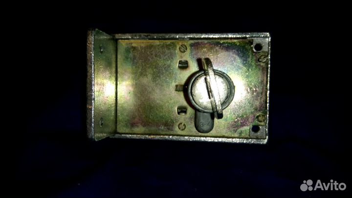 Дверные замки и личины