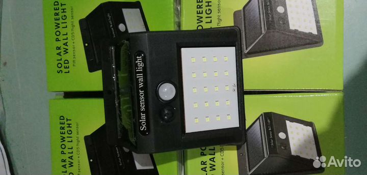 Светильник на солнечной батарее с датчиком движени