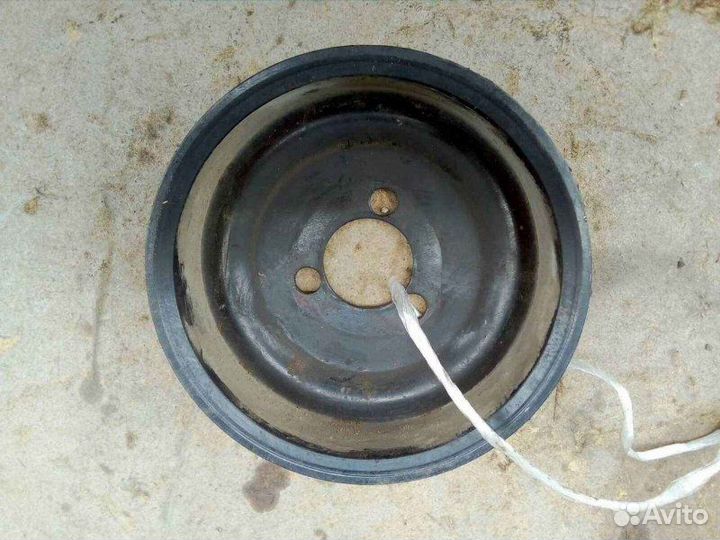 Шкив водяного насоса (помпы) Skoda Fabia 2 1.2