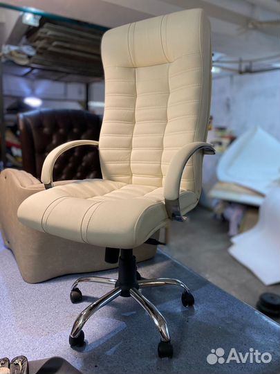 Офисное кресло
