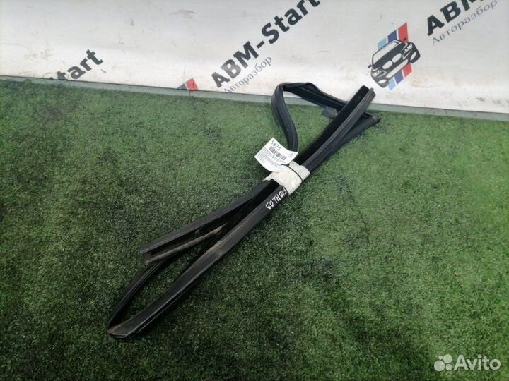 Направляющая стекла двери передняя левая Bmw 523