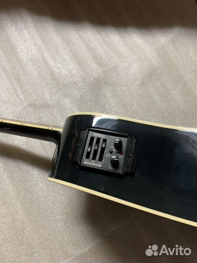 Акустическая гитара yamaha