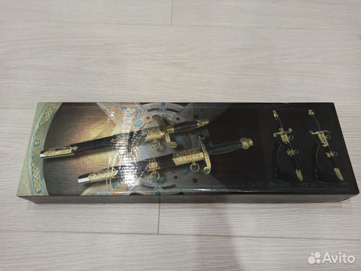 Нож с ножнами