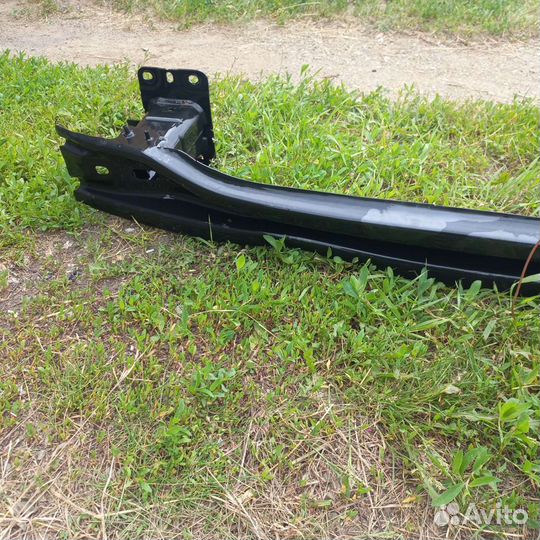 Усилитель заднего бампера Volkswagen Tiguan 2