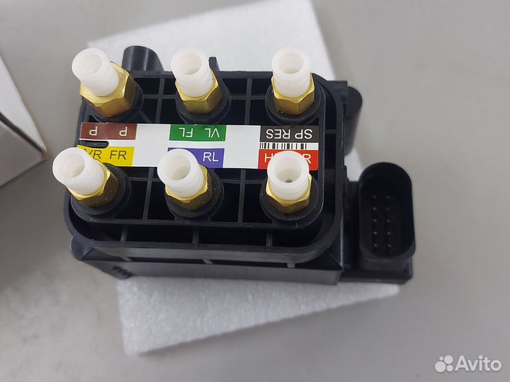 Блок клапанов пневмо подвески Mercedes