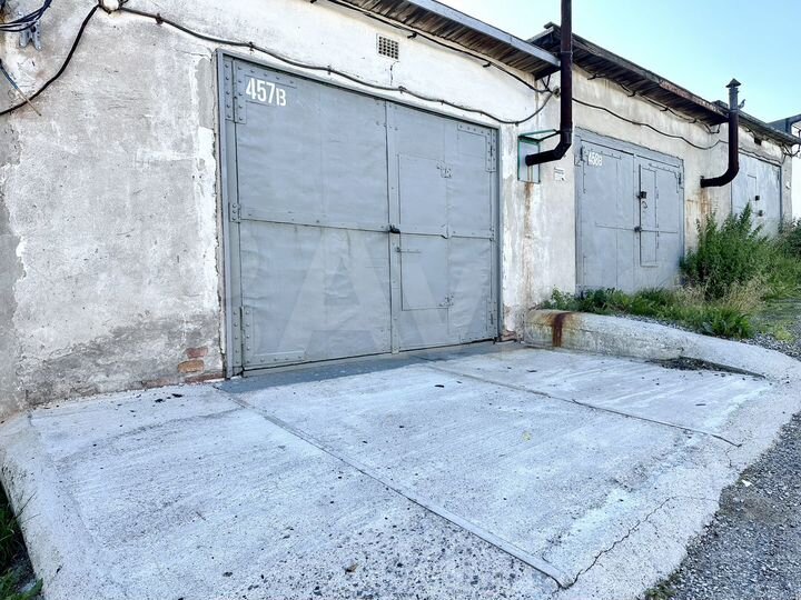 Гараж, > 30 м²