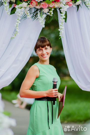 Ведущая и диджей