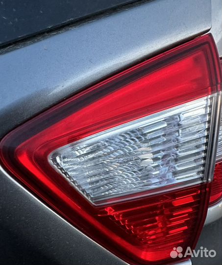 Задний правый внутренний фонарь ниссан террано 3