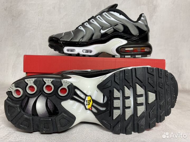 Кроссовки Nike Air Max Tn Plus