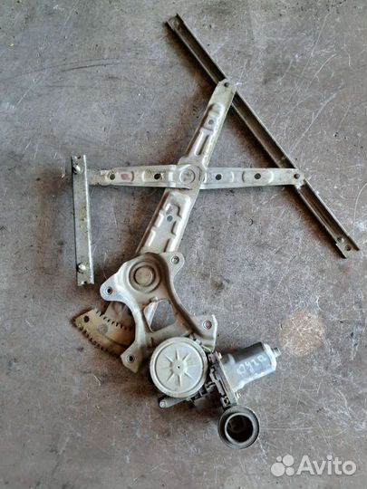 Стеклоподъёмник задний левый Nissan Fuga