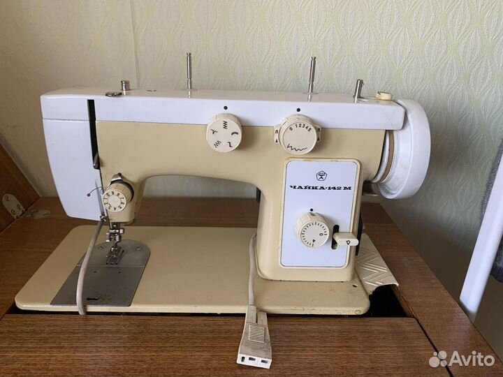 Швейная машина Чайка 142