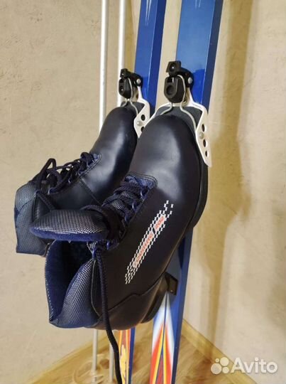 Лыжные ботинки 42, лыжи деревянные с ботинками