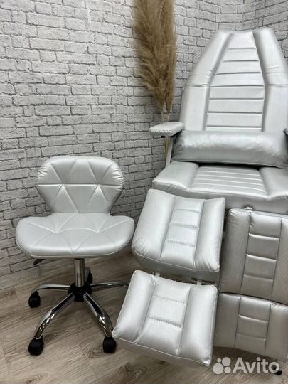 Кресло педикюрное / косметологическое