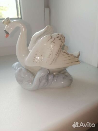 Статуэтка лебедь