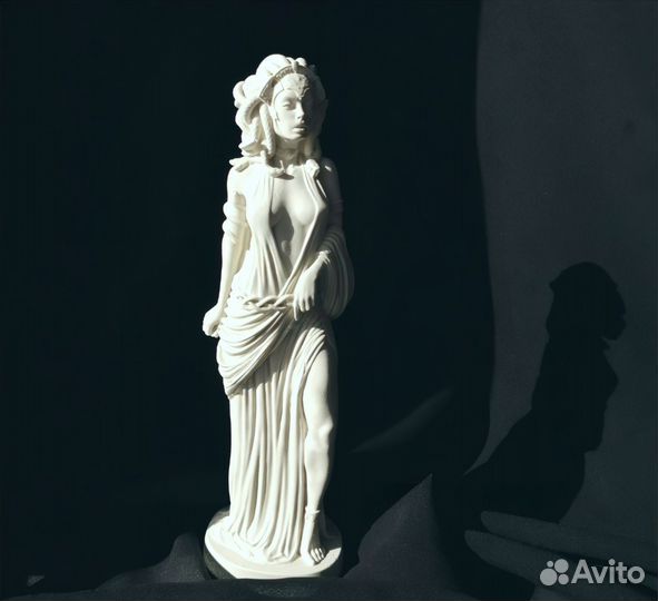 Статуэтка гипсовая 