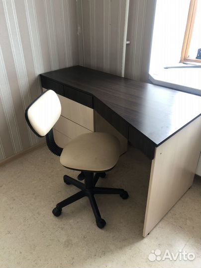 Письменный стол и стул
