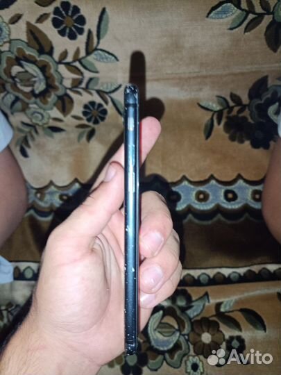 Телефон iPhone 7