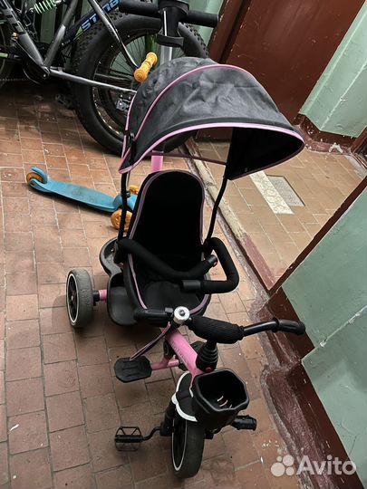 Ведосипед трехколесный с ручкой и тентом