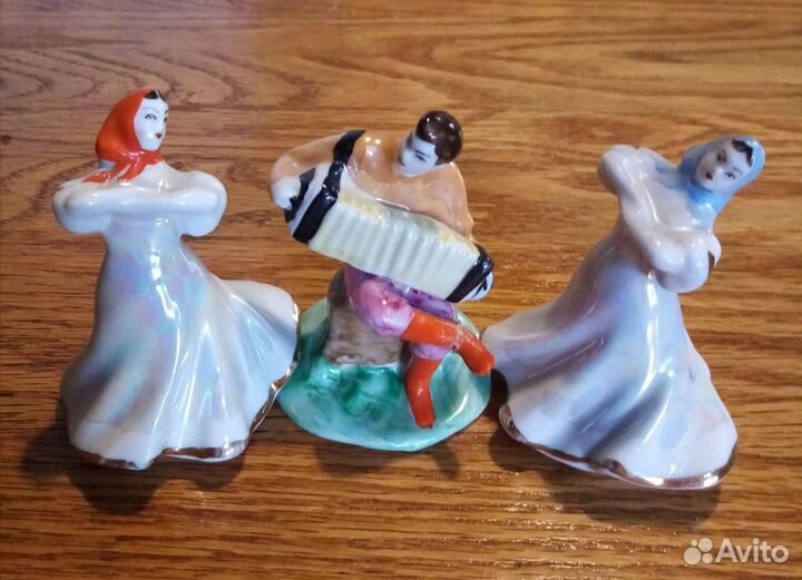 Фигурки фарфоровые
