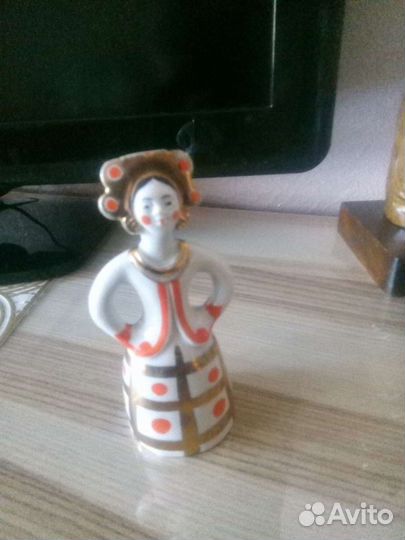 Статуэтка фарфор